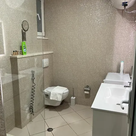 Franci's No4 Apartment *