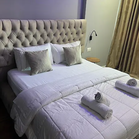 Franci's No4 * 地拉那